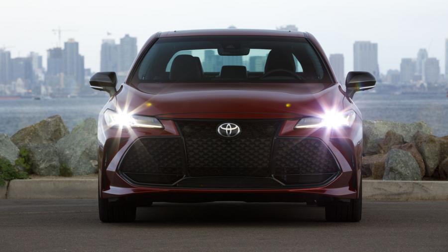  Toyota Avalon Touring 2018 года  (фото 23 из 41)